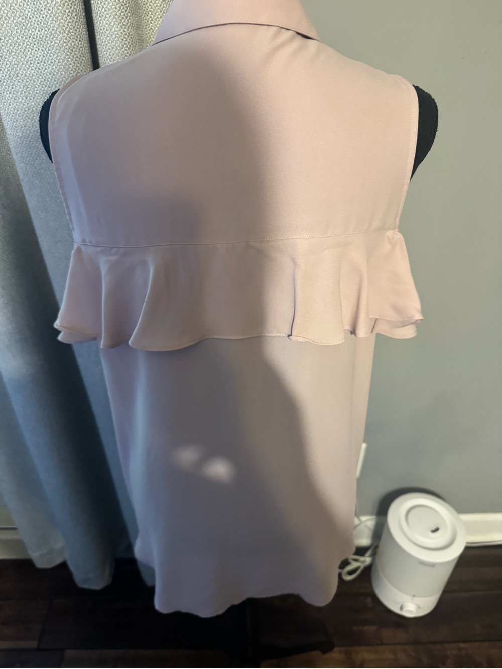Express Sleeveless Ruffle Button-Front Blush - Picture 2 of 4